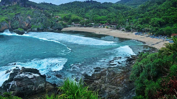 Pantai Siung, Sumber : pantainesia.com