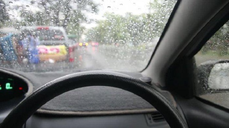 Tips mengemudi saat hujan, Sumber: travel.tribunnews.com