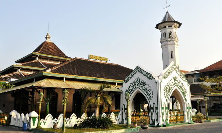 Masjid Al Wustho Mangkunegaran, Sumber: wikipedia.com