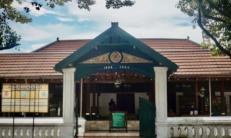 Masjid bersejarah: Masjid Gedhe Mataram Jogja, Sumber: pinterest.com