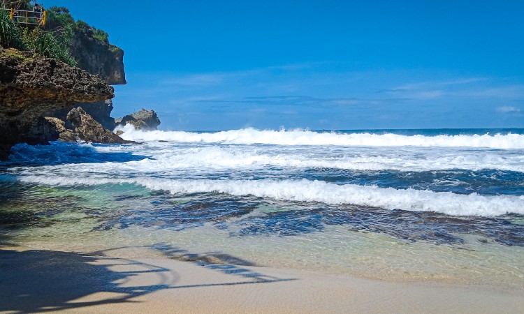 Liburan akhir tahun ke Pantai Ngobaran, Sumber: wikipedia.com