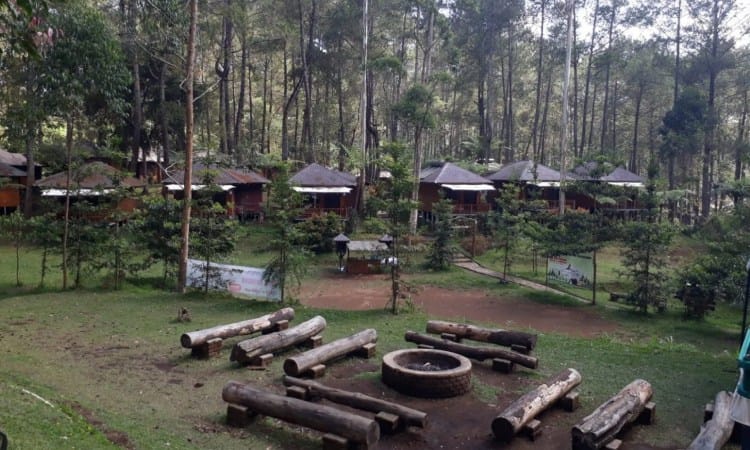 Memilih tempat gathering kantor, Sumber: bellvaadventureindonesia.com