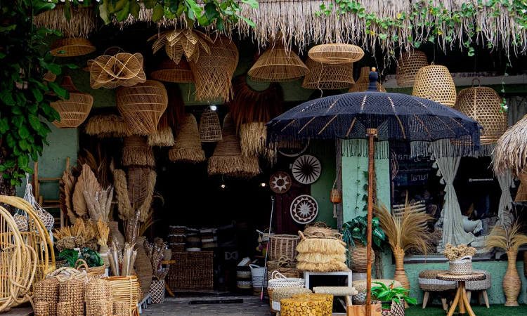 Kerajinan di Desa Kasongan, Sumber: pantaulampung.com