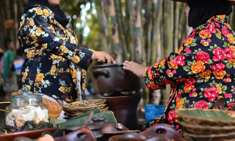 Pasar Kebon Watu Gede, Sumber: farisabdurrasyid.wordpress.com