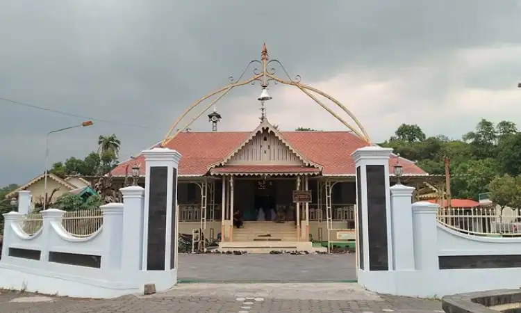 Masjid Cipto Mulyo Pengging, Sumber: nativeindonesia.com