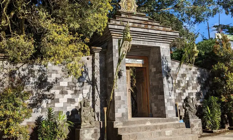 Petilasan Kebo Kanigoro, Sumber: wikipedia.com