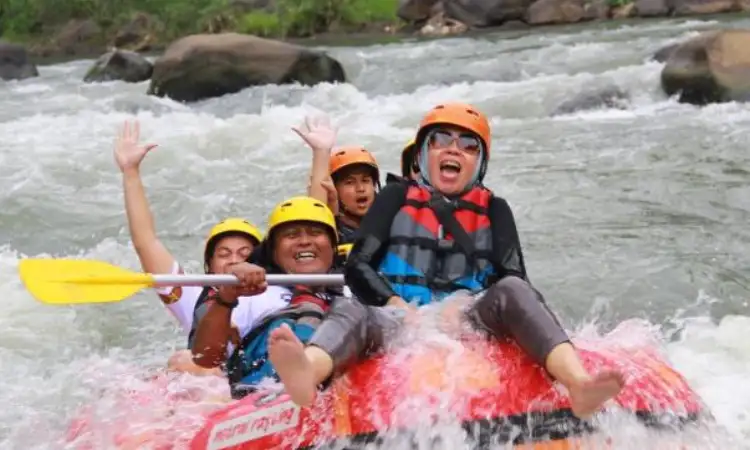 Rafting, Sumber: merapiadventure.com