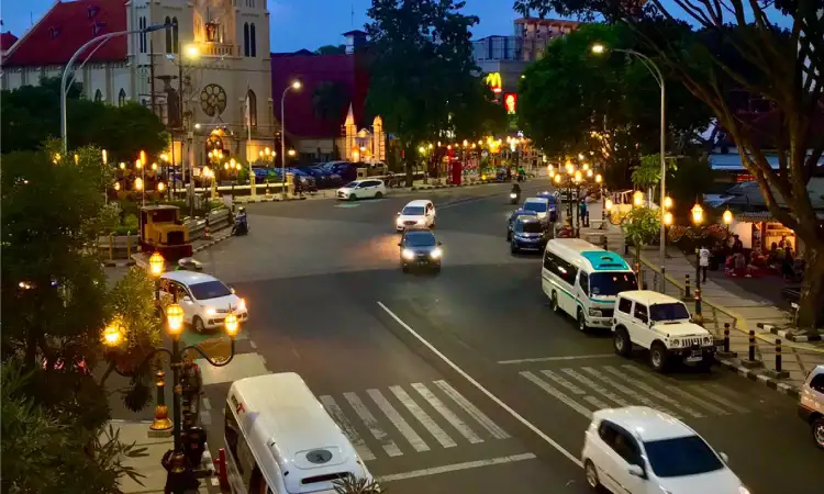 Sewa mobil hiace ke malang, Sumber: sisiplus.co.id