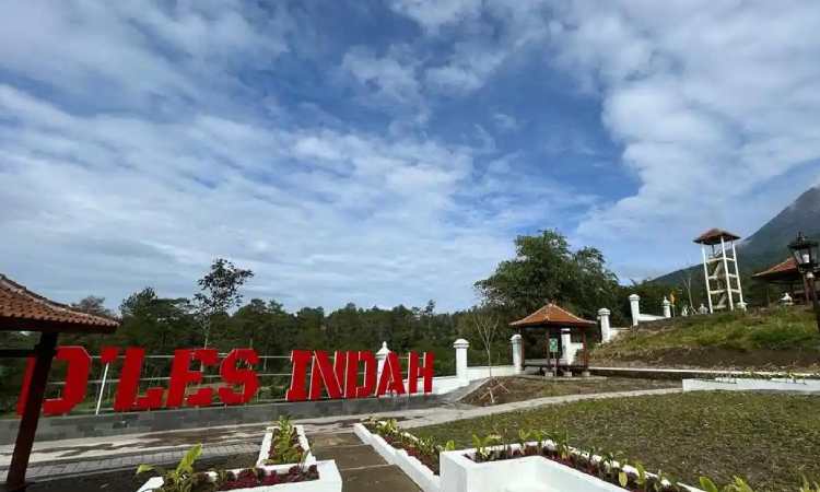 Deles Indah, Sumber: tribunnews.com